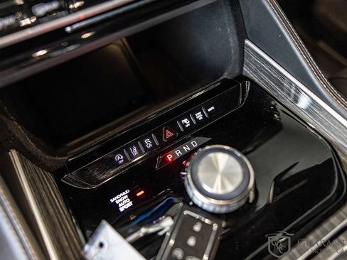 Used 2022 Jeep Wagoneer Series II w/ Flexible Seating Group image 30