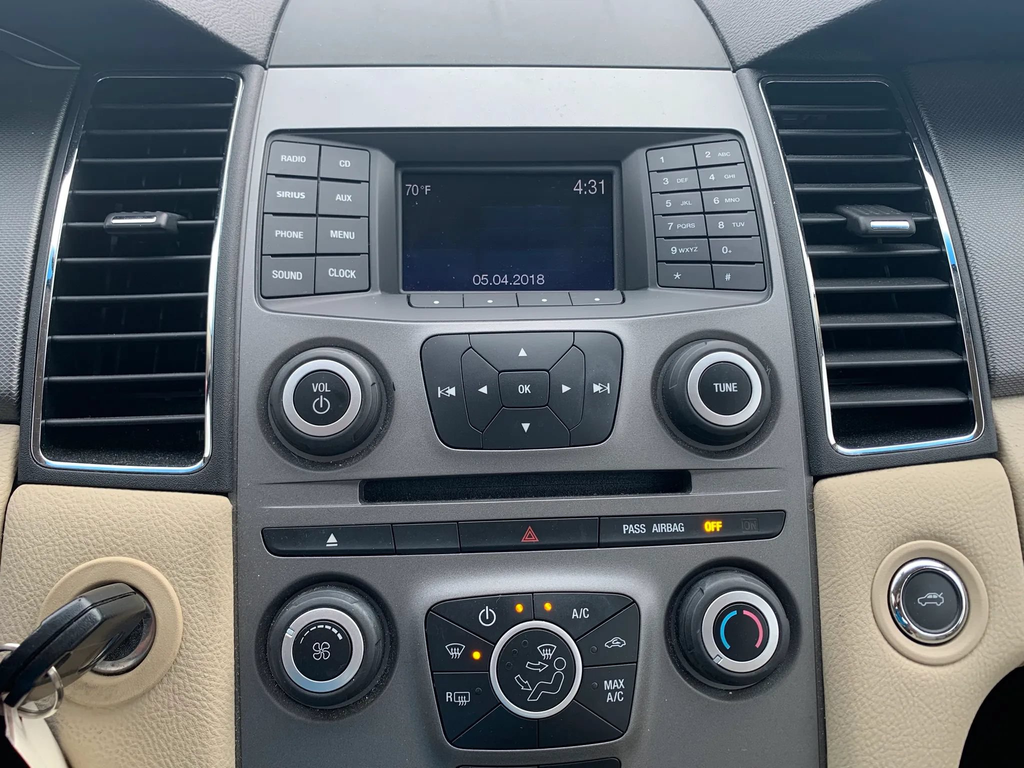 Used 2019 Ford Taurus SE FWD image 17