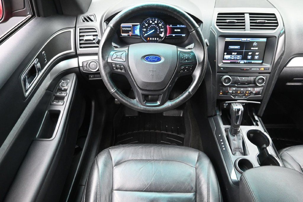 Used 2016 Ford Explorer XLT w/ Equipment Group 202A FWD image 15