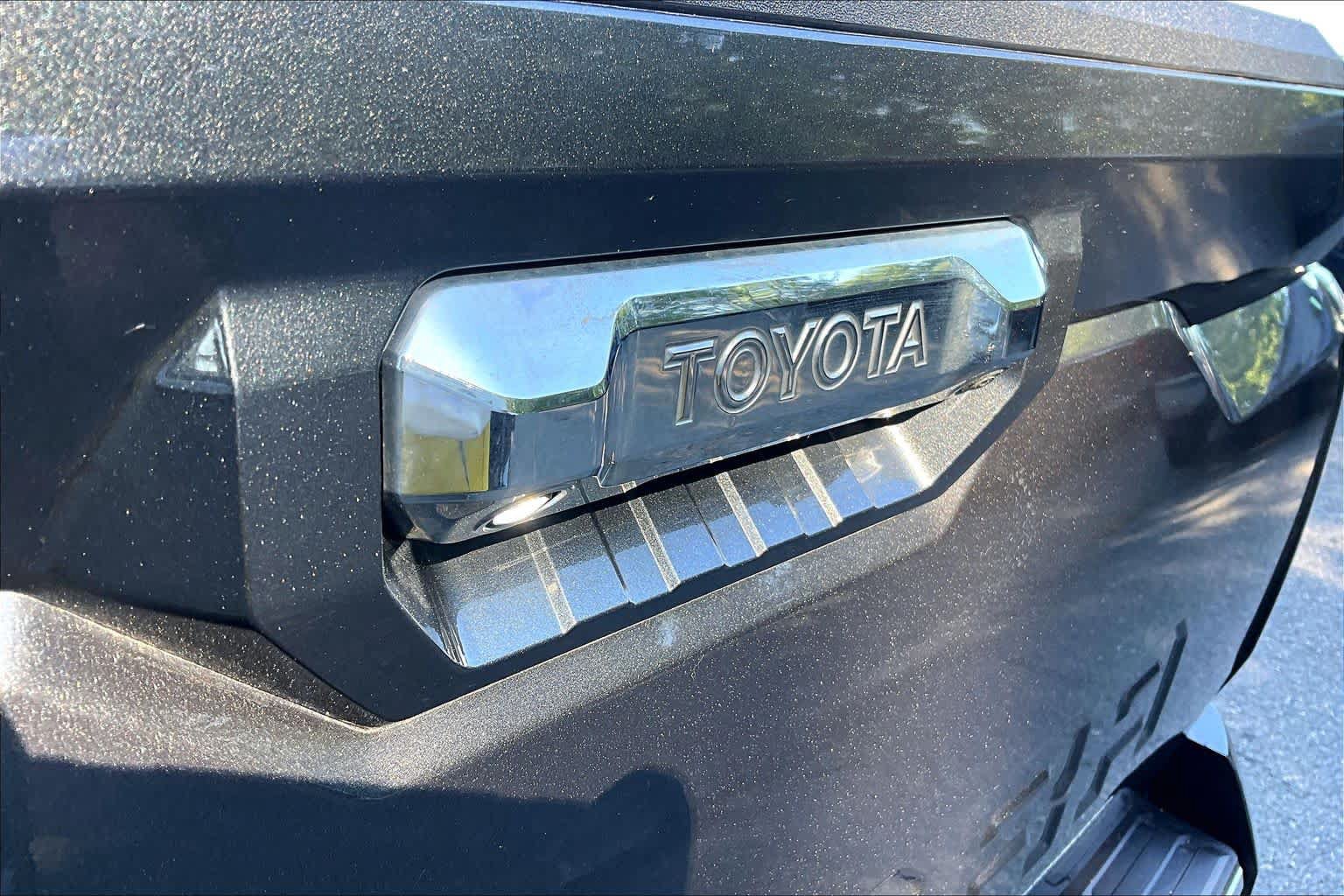 Used 2024 Toyota Tundra Limited AWD/4WD image 57