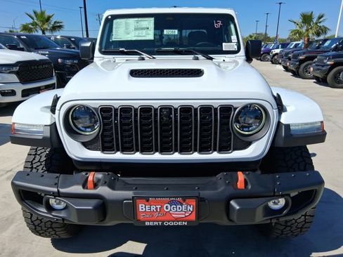 New 2026 Jeep Gladiator Mojave image 2