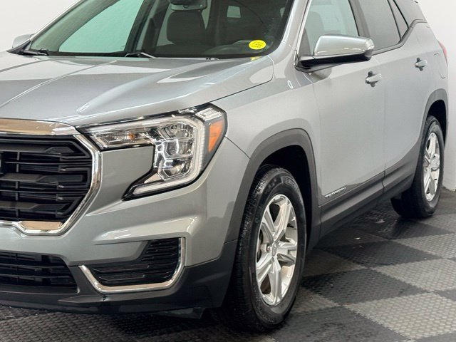 Used 2023 GMC Terrain SLE w/ Driver Convenience Package FWD image 5
