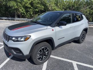 Used 2025 Jeep Compass Trailhawk AWD/4WD video 1