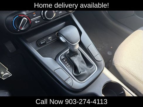 Used 2025 Kia Soul LX w/ LX Technology Package FWD image 28