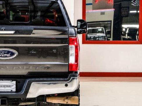 Used 2018 Ford F250 Lariat w/ Lariat Value Package image 41