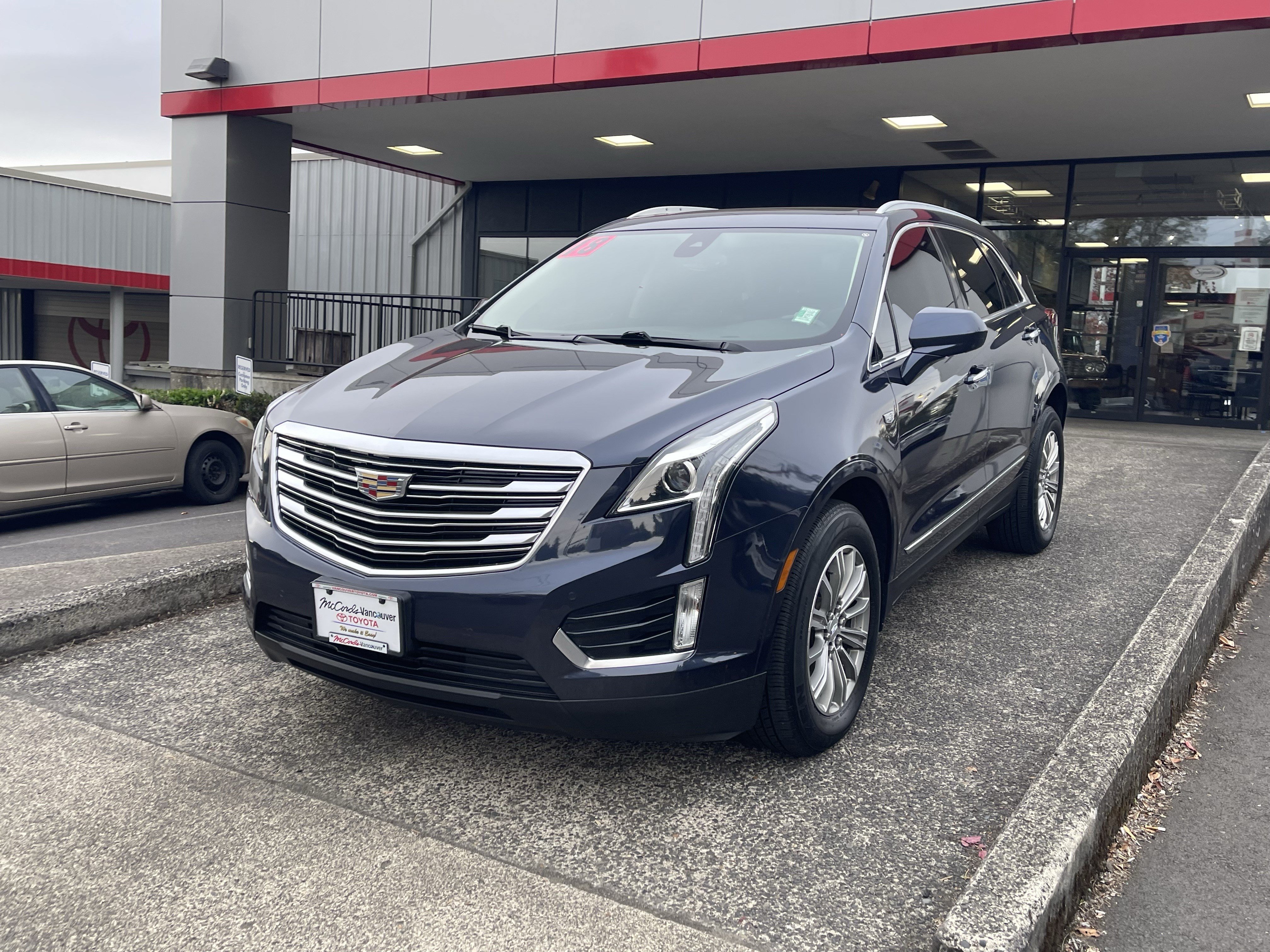 Used 2018 Cadillac XT5 Luxury w/ Driver Awareness Package FWD image 3