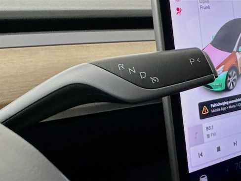 Used 2022 Tesla Model Y Long Range AWD/4WD image 23