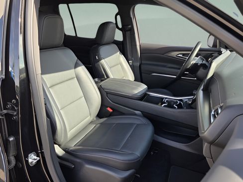 Used 2025 Chevrolet Traverse LT AWD/4WD image 15