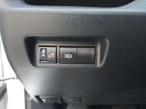 Used 2020 Toyota RAV4 LE FWD image 25