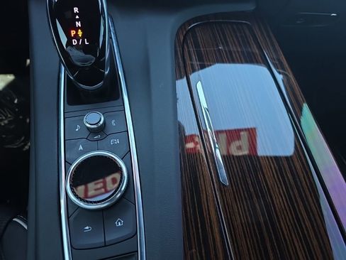 Used 2022 Cadillac Escalade Premium Luxury RWD image 21