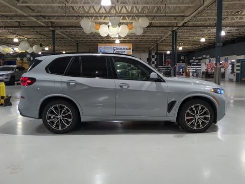 Used 2024 BMW X5 xDrive40i w/ M Sport Package AWD/4WD image 7