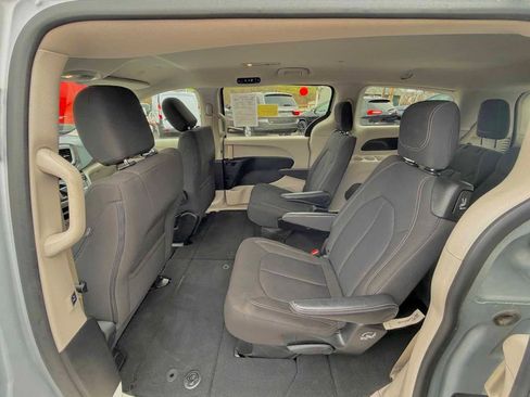 Used 2023 Chrysler Voyager LX image 14