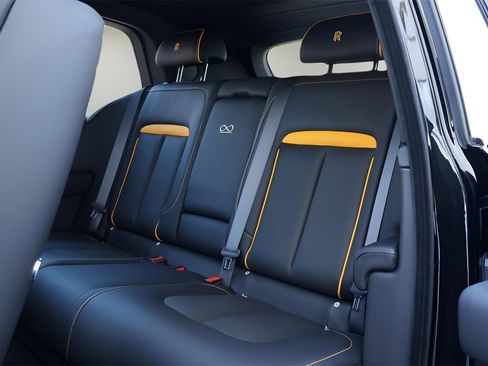 Used 2023 Rolls-Royce Cullinan Black Badge w/ Leather Finishing Pack image 16