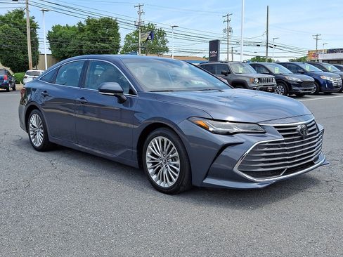 Used 2020 Toyota Avalon Limited w/ Advanced Safety Package FWD image 3