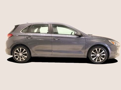 Used 2018 Hyundai Elantra GT image 4