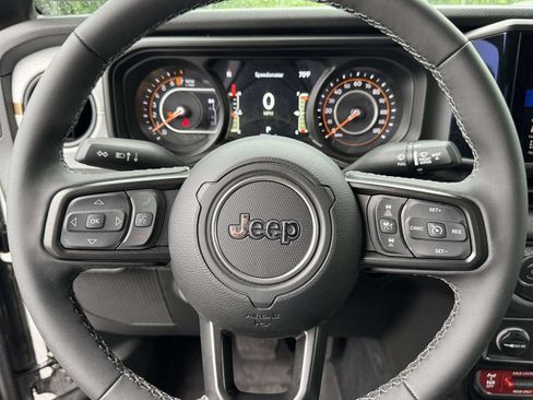 Used 2026 Jeep Gladiator Sport AWD/4WD image 16