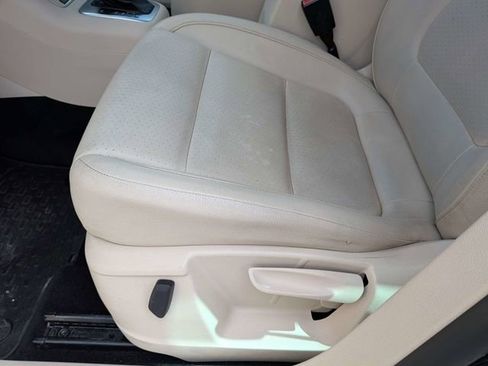 Used 2013 Volkswagen Tiguan SE image 19