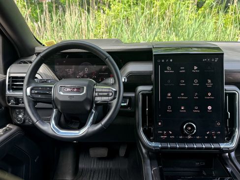 Used 2025 GMC Yukon Elevation w/ LPO, Elevation Black Package AWD/4WD image 24