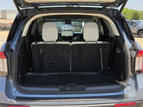 Used 2025 Ford Explorer Active w/ Active Comfort Package RWD image 9