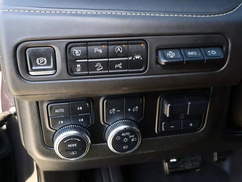 Used 2024 GMC Yukon XL Denali Ultimate AWD/4WD image 30