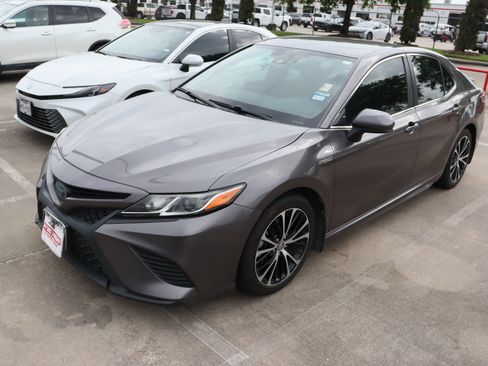 Used 2020 Toyota Camry SE image 6