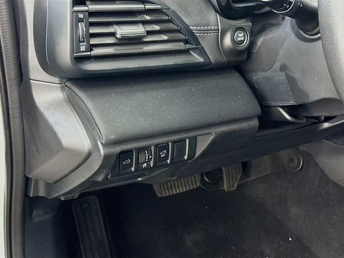 Used 2025 Subaru Outback Premium AWD/4WD image 17