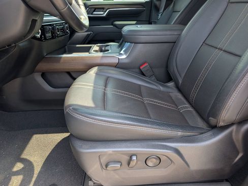 Used 2024 Chevrolet Silverado 2500 High Country w/ High Country Premium Package AWD/4WD image 9