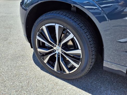 Certified 2023 Volvo XC60 B5 Plus AWD/4WD image 9