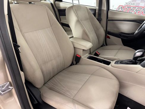 Used 2017 Ford Focus SE FWD image 30