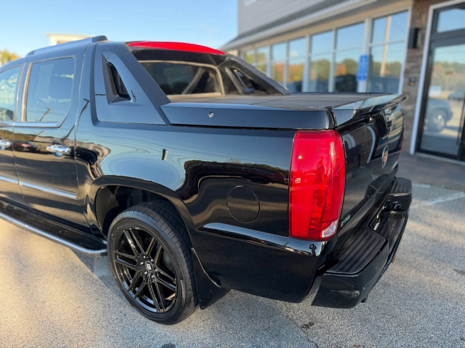 Used 2011 Cadillac Escalade EXT Luxury AWD/4WD image 12