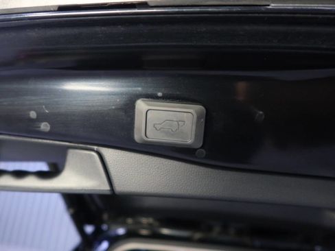 Used 2020 Toyota RAV4 XLE Premium image 25