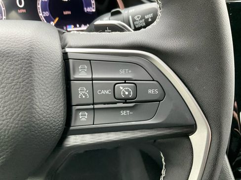 New 2025 Jeep Grand Cherokee Altitude image 19