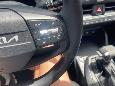 Used 2025 Kia K4 FWD image 16