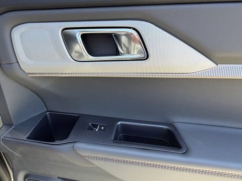 New 2026 Ford Explorer Active RWD image 17