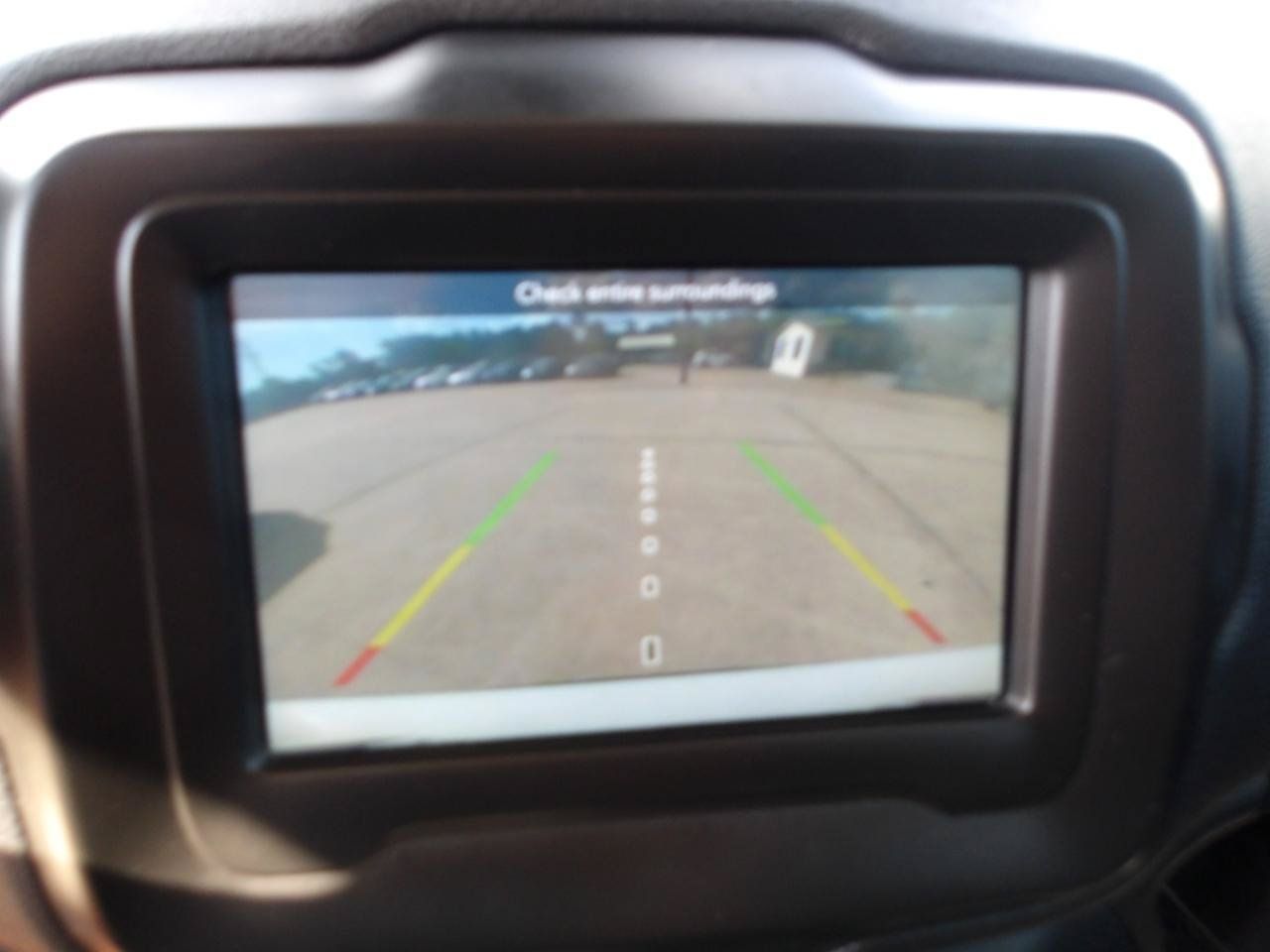 Used 2018 Jeep Renegade Altitude FWD image 23