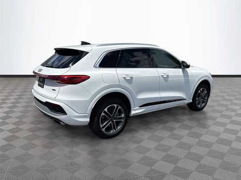 Certified 2025 Audi Q5 Premium w/ Convenience Package AWD/4WD image 7