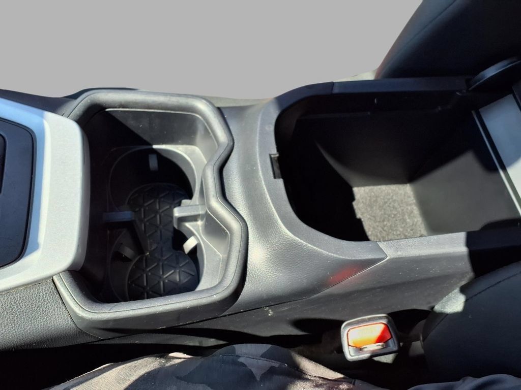 Used 2025 Toyota RAV4 XLE FWD image 12