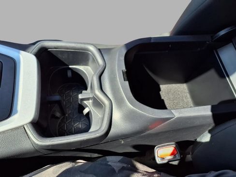 Used 2025 Toyota RAV4 XLE FWD image 12