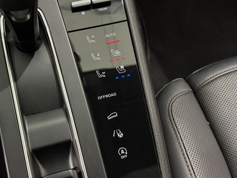 Certified 2025 Porsche Macan image 39