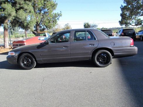 Used 2010 Ford Crown Victoria Police Interceptor image 3