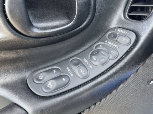 Used 2003 Chevrolet Corvette Convertible w/ Preferred Equipment Group1 RWD image 19