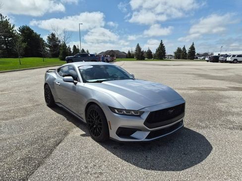 Used 2024 Ford Mustang Coupe RWD image 3