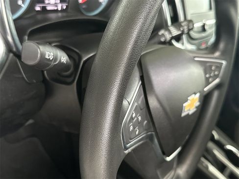 Used 2018 Chevrolet Equinox LT image 19