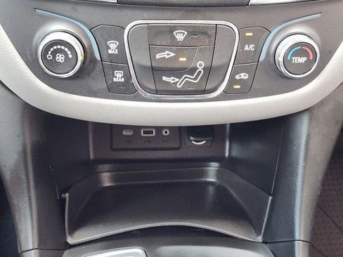 Used 2021 Chevrolet Equinox LS w/ LS Convenience Package image 21