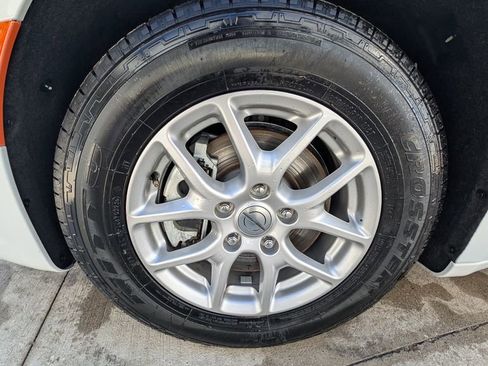 Used 2024 Chrysler Pacifica Touring-L image 43