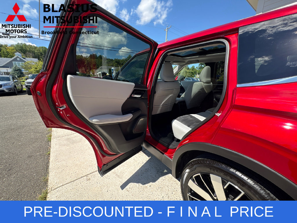 Used 2025 Mitsubishi Outlander SE AWD/4WD image 33