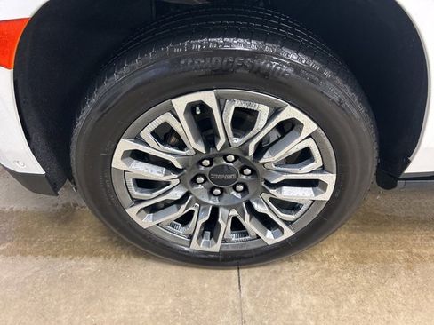 Used 2024 GMC Yukon Denali Ultimate image 9