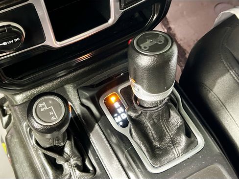 Used 2018 Jeep Wrangler Sport image 23