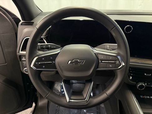 Used 2025 Chevrolet Suburban Z71 image 12