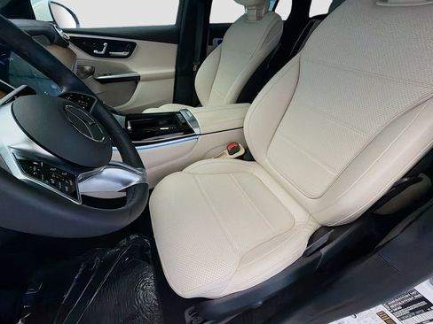 Used 2024 Mercedes-Benz GLC 300 image 11